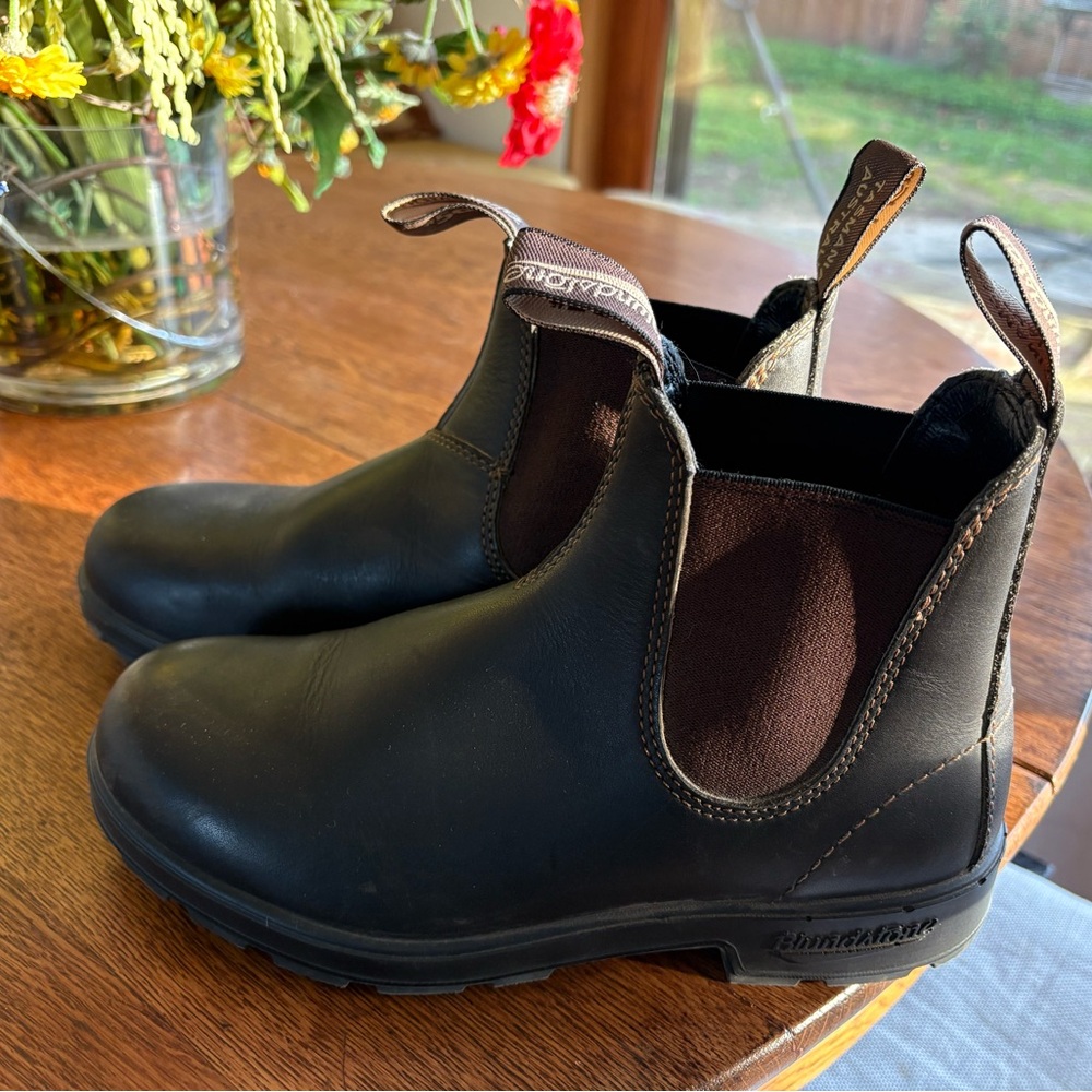 Blundstone women’s  size 8  Australia 5.5 Black and Brown Boots